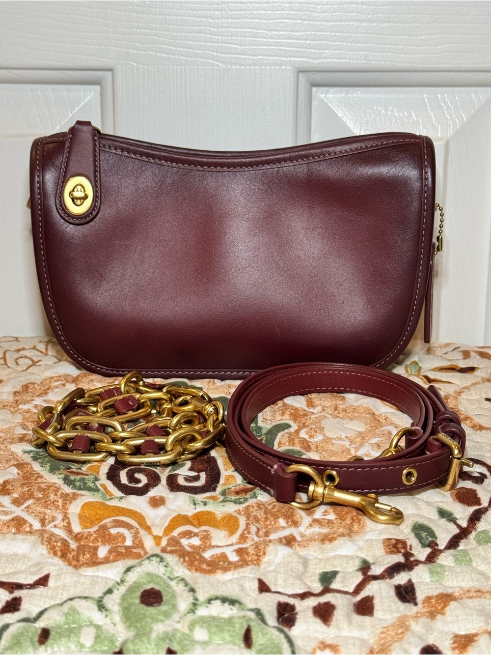 Coach Swinger Bag With Chain in Wine/Brass